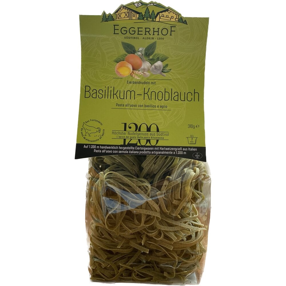 Eierbandnudeln mit Basilikum-Knoblauch